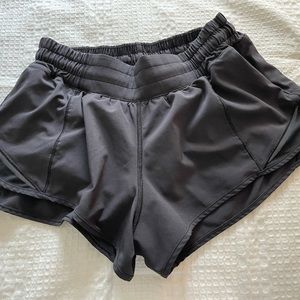 Lululemon Hotty Hot Short 2.5 Inch Available in 6 and 8